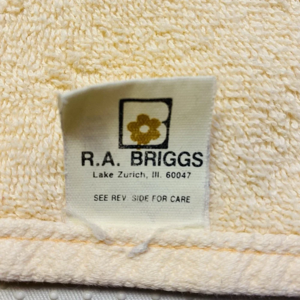Vintage R.A. Briggs Decorative Bathroom Towel Peach Pink Embroidered Bows Lace‎